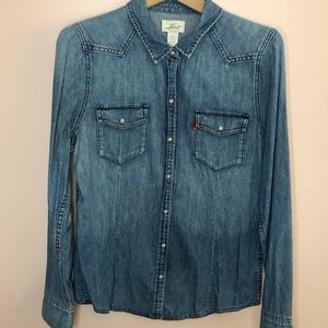 Levi’s denim chambray shirt